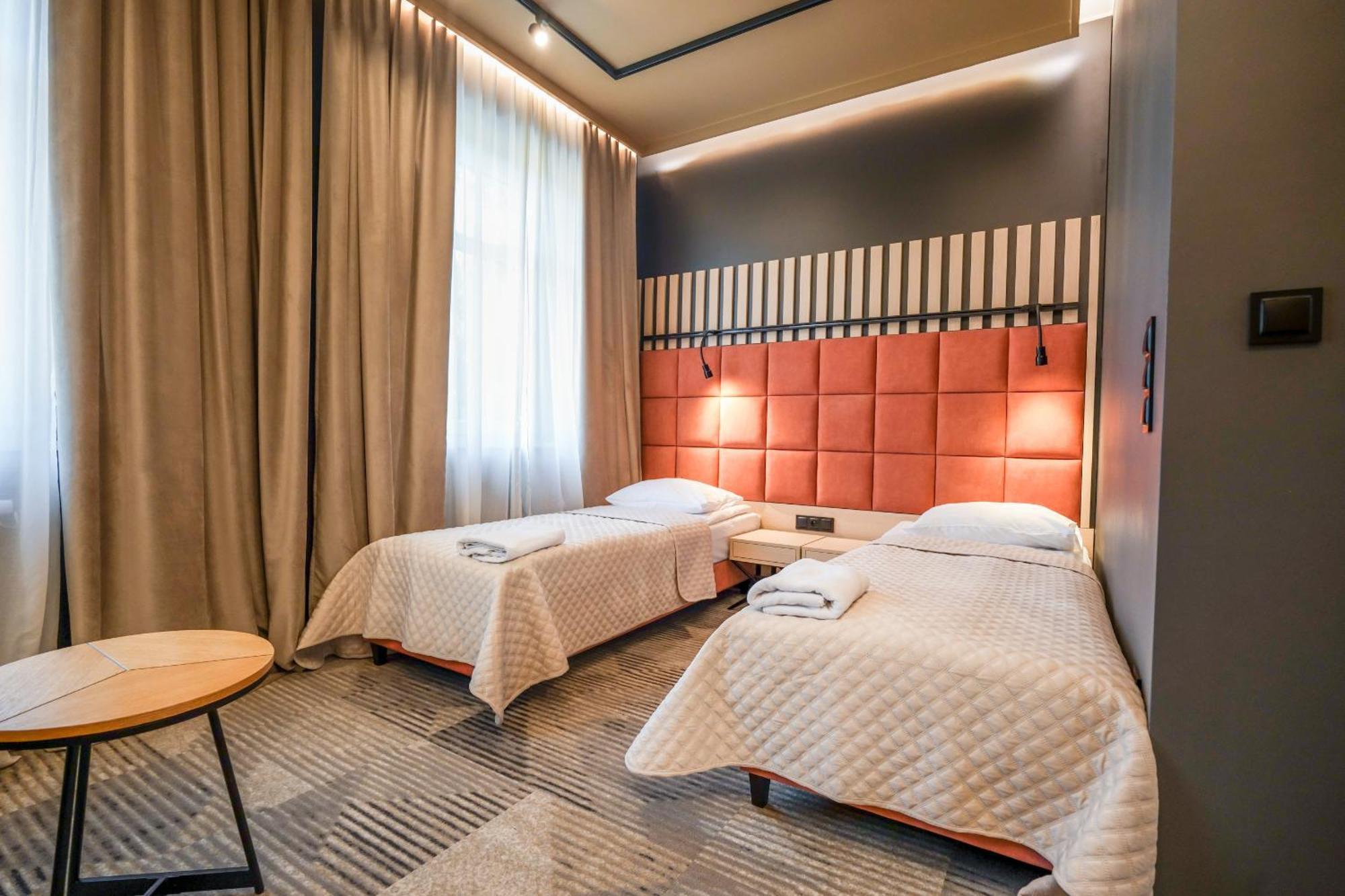 Hotel Jarota ยาโรตซิน ภายนอก รูปภาพ