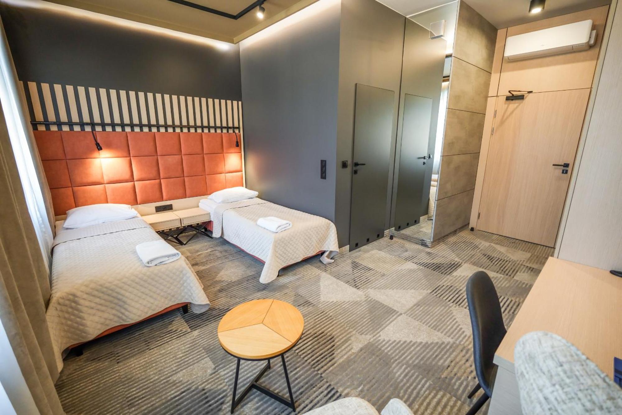Hotel Jarota ยาโรตซิน ภายนอก รูปภาพ